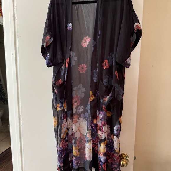 Lovely Kimono - Picture 1 of 3